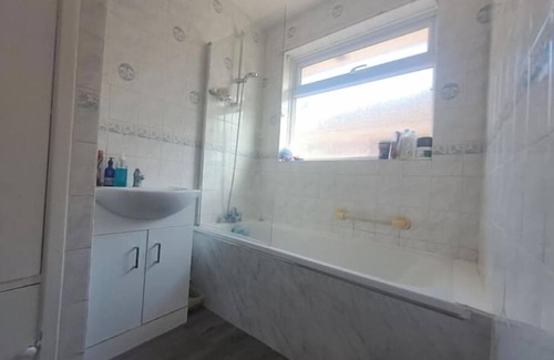 Southwick House | Cheap n' Cheerful Town House with view of Horses.