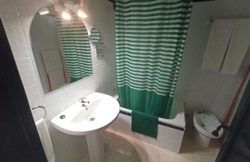 Hervas Apartment | Checkout 20h-Aldea Vetonia Alojamientos con Encanto- Mascotas Aceptadas-Chiquipark 2 plantas cubierto-Info y dudas 618-95-92-51 Grupos hasta 100 plazas- A 1 min de Hervás- Carga eléctrica coches gratis