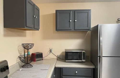 Oak Park House | Cheerful 3 Bed Room Residential home in a Quiet City, Lyons GA