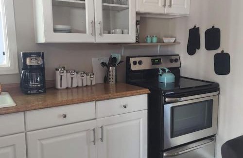 Central Colorado Springs House | Cheerful 3 bedroom house. Great location