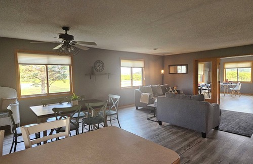 Ottertail House | Cheerful 3-bedroom, 6 acre home on the lake!