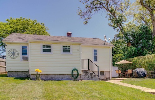 Newport East Cottage | Cheerful 3 Bedroom Cottage easy walk to 2 beaches with off street parking!