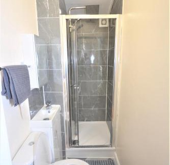 East Ham South House | Cheerful 3 Bedroom Home in Greater London