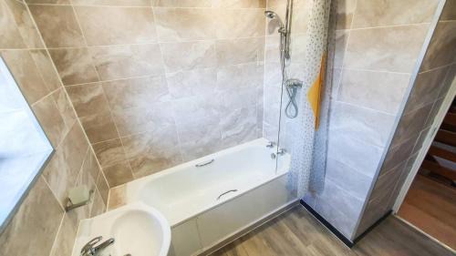 Cheltenham House | Cheerful 4-bedroom House