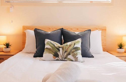 Aroona House | Cheerful family home with stunning views