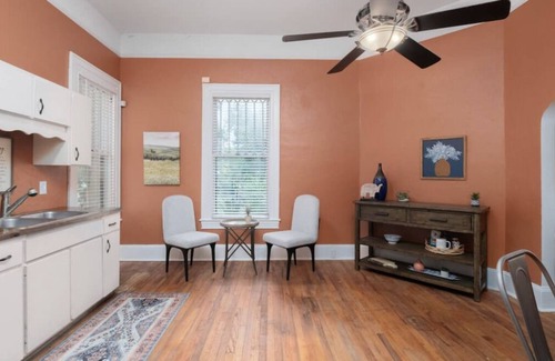 University Heights House | Cheery Downtown Duplex- 2 BR- Close to UF/ Shands