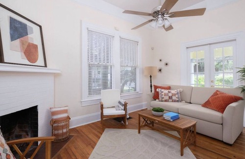University Heights House | Cheery Downtown Duplex- 2 BR- Close to UF/ Shands