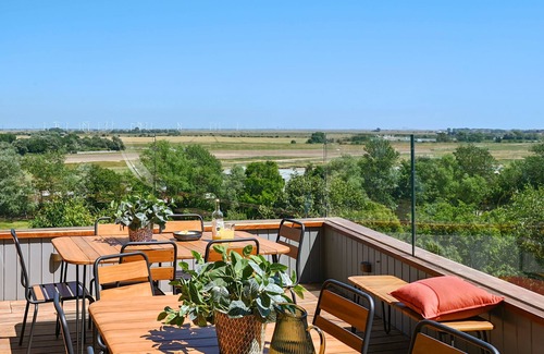 Rye House | Chequer - a holiday let that sleeps 14 guests in 7 bedrooms