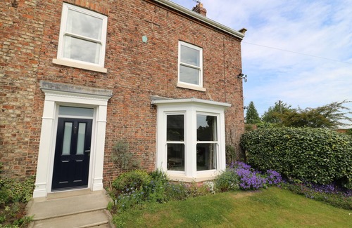 York Cottage | CHESTNUTS AT YOULTON LODGE, family friendly in Tollerton
