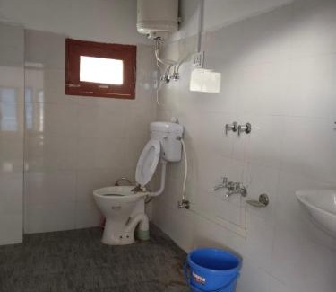 Banjar House | Chetan Home Stay II Flachan Darshan II