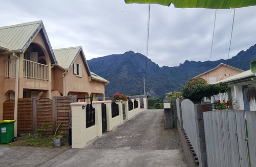 Cilaos Bed & Breakfast | Chez Paul et Lydie. Guest rooms and tables