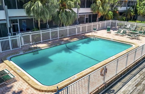 Lauderdale Harbours Condo | Chic 1BR: Pool Access & Modern Enhancements