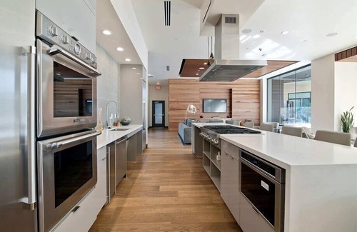 Shoreline West Apartment | Chic 1BR | Rooftop Terrace | Pool | Mountain View