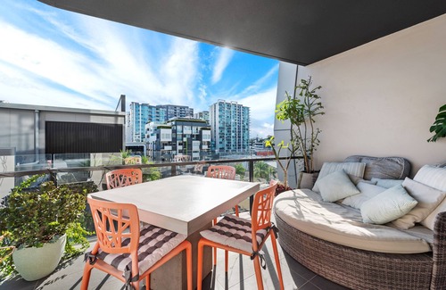 Teneriffe Apartment | Chic 2 bed/2 bath Apartment with City Views
