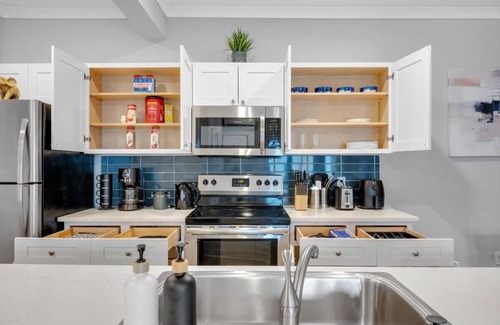 Port Wentworth Apartment | Chic 2-bedroom apartment with AC, fitness room, pool - A