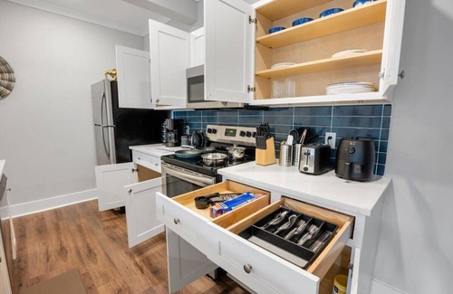 Port Wentworth Apartment | Chic 2-bedroom apartment with AC, fitness room, pool - A
