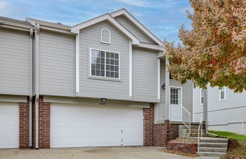 McArdle House | Chic 2-Bedroom Townhome on Browne