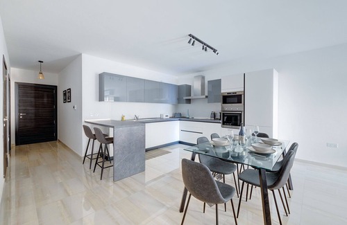Ta' Xbiex Apartment | Chic 2BR Apartment, Ideal Location