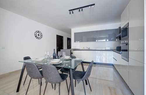 Ta' Xbiex Apartment | Chic 2BR Apartment, Ideal Location