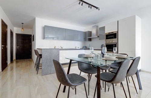 Ta' Xbiex Apartment | Chic 2BR Apartment, Ideal Location