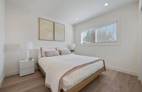 North Whisman House | Chic and Comfy Home in the Heart of Silicon Valley