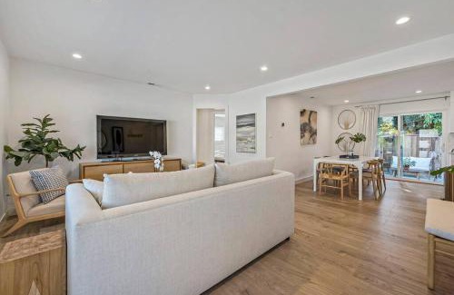 North Whisman House | Chic and Comfy Home in the Heart of Silicon Valley
