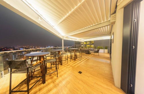 Zona 4 Apartment | Chic and Modern 9th floor 2B/2B Apt in Downtown