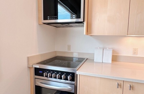 Civic Center Apartment | Chic Apt w/parking - Walk to Capitol, Convention Center, museums & shops!