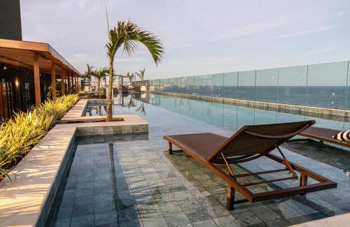 Armacao Apartment | Chic Beachfront Oasis with Stunning Ocean Views