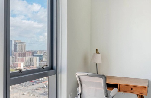 Waller Creek District Apartment | Chic Downtown 1BR w/Pool & Gym, close to Restaurants, by Blueground