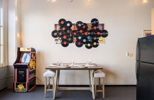 West Main Historic District House | Chic Downtown King Suite~Free Parking~A+ Location