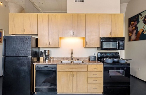 West Main Historic District House | Chic Downtown King Suite~Free Parking~A+ Location