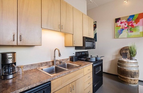 West Main Historic District House | Chic Downtown King Suite~Free Parking~A+ Location