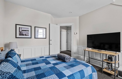 Downtown Halifax Apartment | Chic Loft suite with WiFi & AC in historic downtown town Halifax near waterfront