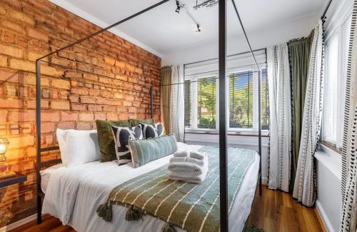 Cleveland Apartment | Chic Loft Walkable Free Parking Case Western