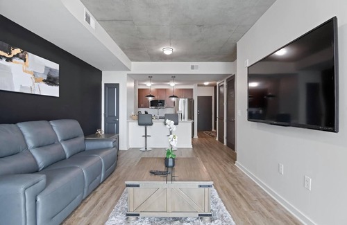 Midtown Apartment | Chic Midtown High-rise With Great Views