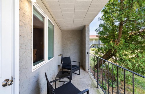 Town of Lloyd Apartment | Chic New York Studio with Kitchen