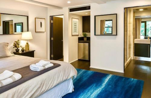 Hollywood Hills West House | Chic Private Hollywood Hills Guest Suite Oasis with Tree-Top Views, Outdoor Living Room, Only 2 Minutes from Hollywood Boulevard