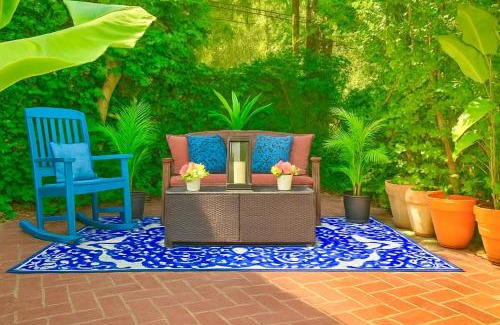 Hollywood Hills West House | Chic Private Hollywood Hills Guest Suite Oasis with Tree-Top Views, Outdoor Living Room, Only 2 Minutes from Hollywood Boulevard