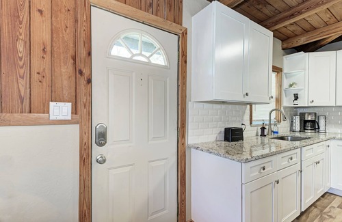 Fruitville House | Chic rustic renovated cottage in Sarasota