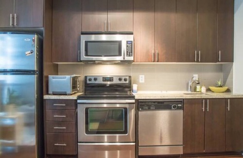 Niagara Condo | Chic & Spacious Studio in Fashion District!
