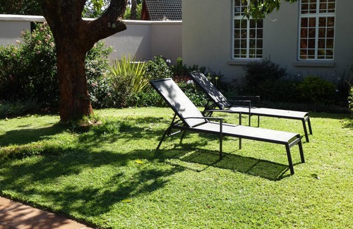 Harare Apartment | Chic studio nestled in a lovely garden with pool - 2254