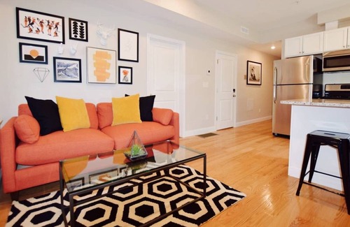 Highland Park House | Chic & Stylish Sanctuary | Near T