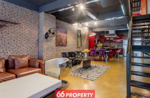 Old City House | Chic Townhouse in Old City