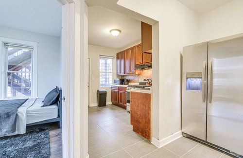 Greater Grand Crossing Apartment | Chicago Apt 3 Mi to Lake Michigan!