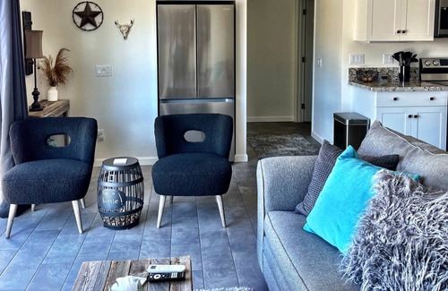 Temecula House | ★Chick-Ranch★Wine Country Hideaway Studio★Wineries★Animals★Hot Air Balloons★Private Driver★