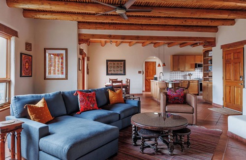 Taos House | Children's Playroom, Fragrance-Free, All-Organic, 4 Patios, Hot Tub, in El Prado