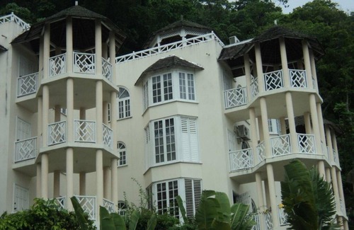 River Oaks Condo | Chill On Tha Hill' Overlooking The City Of Ocho Rios.