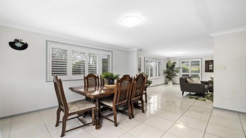 Coffs Harbour House | Chillax - Walk to Beach, Sauna, Pet-Friendly, Sleeps 6
