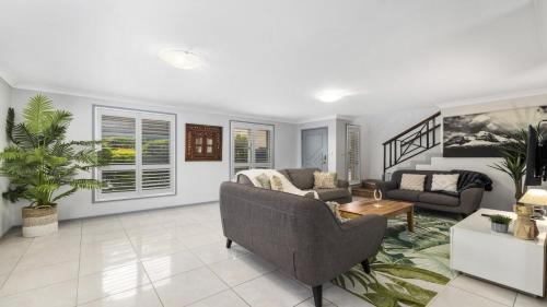 Coffs Harbour House | Chillax - Walk to Beach, Sauna, Pet-Friendly, Sleeps 6